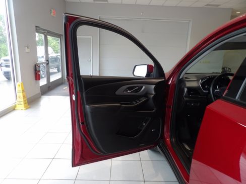 Used 2021 Chevrolet Traverse RS AWD/4WD image 9