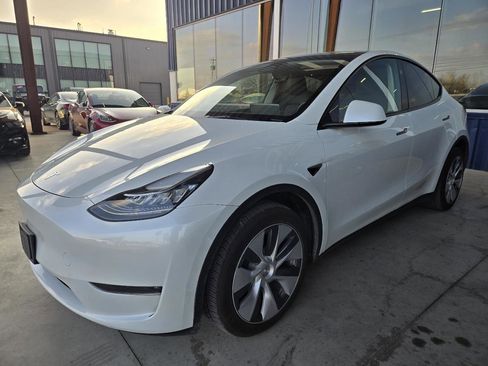 Used 2023 Tesla Model Y Long Range image 2