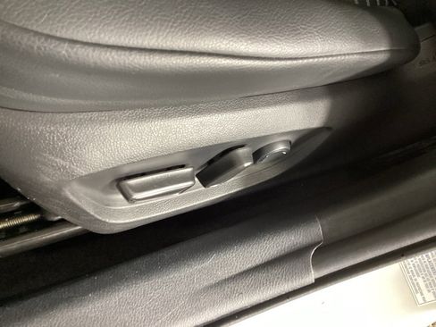 Used 2021 Toyota Camry SE w/ Cold Weather Package image 15