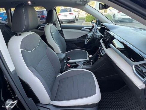New 2025 Volkswagen Taos SE image 18