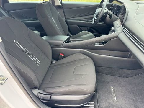 Used 2024 Hyundai Elantra SEL w/ Convenience Package image 13