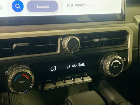 Used 2024 Toyota Tacoma TRD Sport image 27