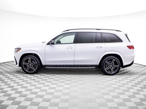 Used 2026 Mercedes-Benz GLS 450 4MATIC image 2