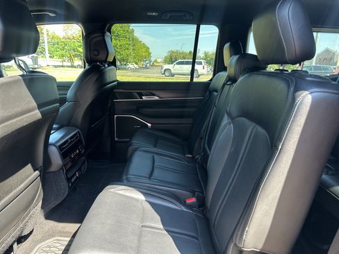 Used 2024 Jeep Wagoneer Series II w/ Flexible Seating Group RWD image 18