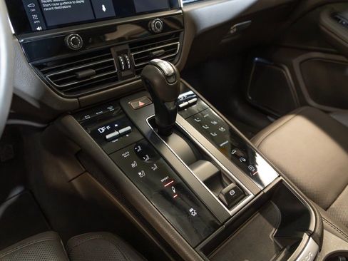 Certified 2023 Porsche Macan S AWD/4WD image 22
