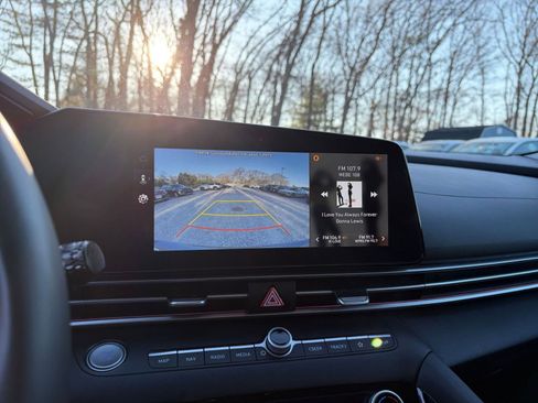 Used 2025 Hyundai Elantra SEL image 23