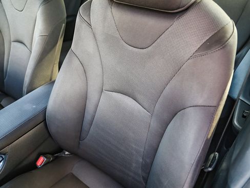 Certified 2020 Toyota Prius L Eco image 25