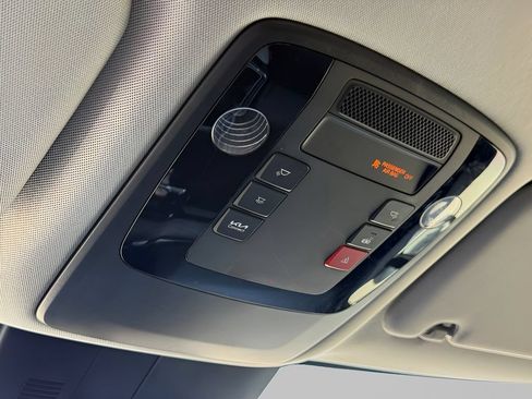 Used 2024 Kia Carnival EX FWD image 11