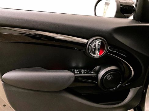 Used 2020 MINI Cooper 4-Door Hardtop w/ Premium Package image 23