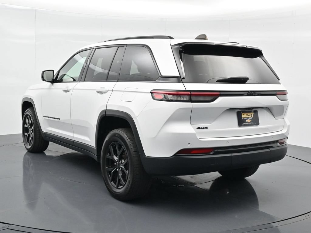 Used 2024 Jeep Grand Cherokee Altitude AWD/4WD image 5