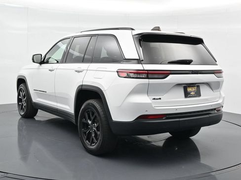 Used 2024 Jeep Grand Cherokee Altitude AWD/4WD image 5