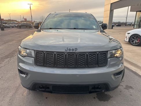 Used 2019 Jeep Grand Cherokee Laredo image 6