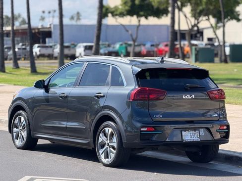 Used 2022 Kia Niro EX Premium FWD image 3