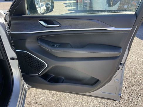 New 2026 Jeep Grand Cherokee Limited AWD/4WD image 14