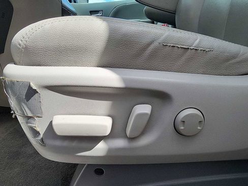 Used 2012 Toyota Sienna XLE image 13