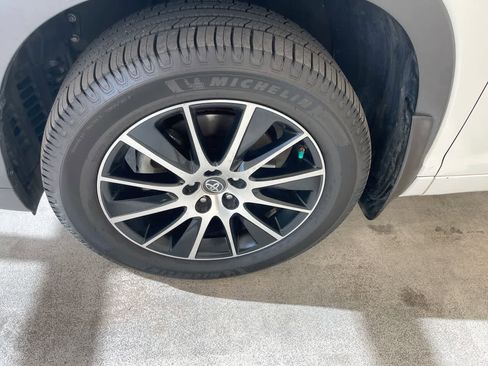 Used 2017 Toyota Highlander SE w/ Carpet Mat Package AWD/4WD image 10