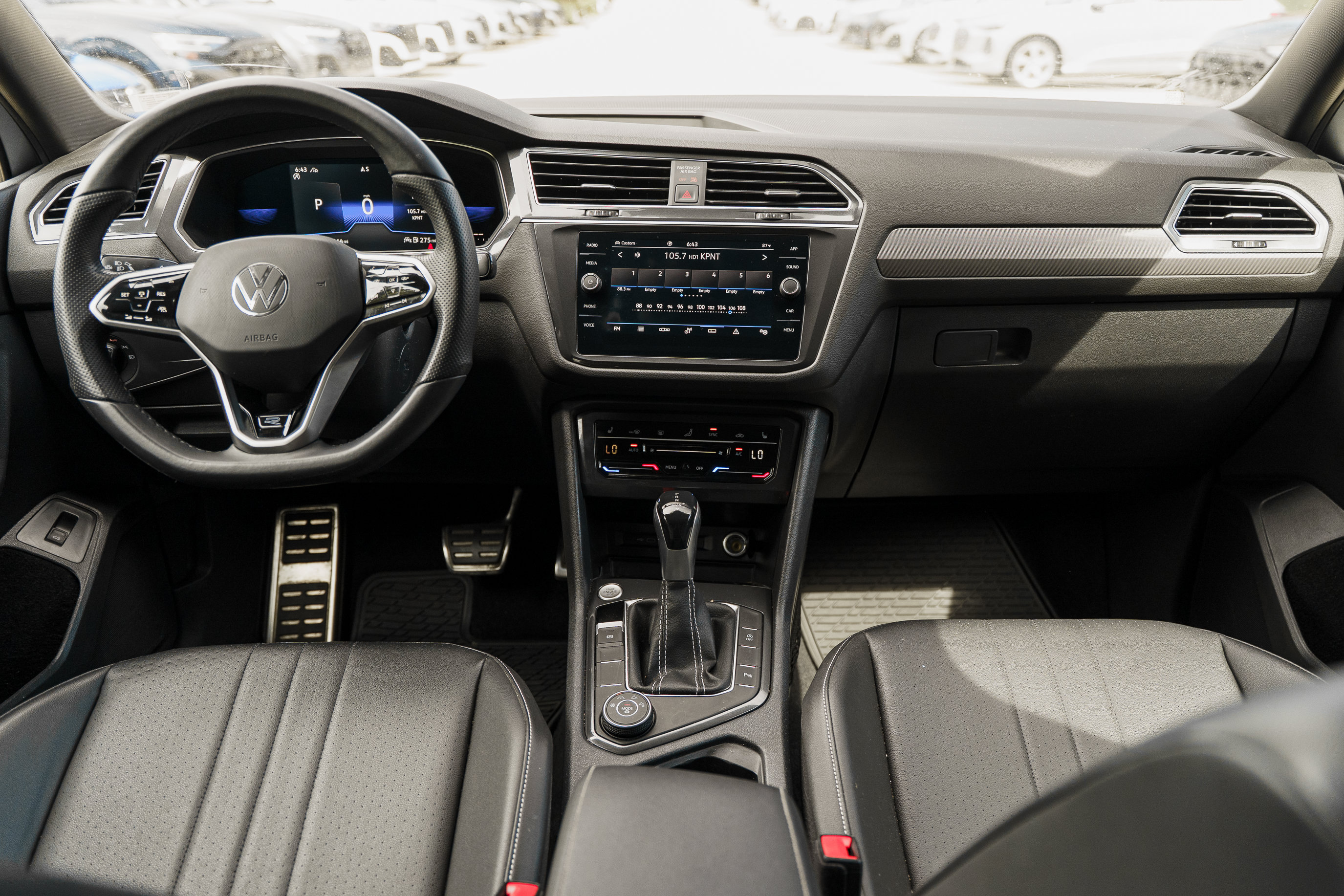 Used 2022 Volkswagen Tiguan SE R-Line AWD/4WD image 6