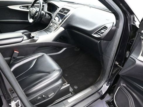 Used 2019 Lincoln Nautilus Premier image 21