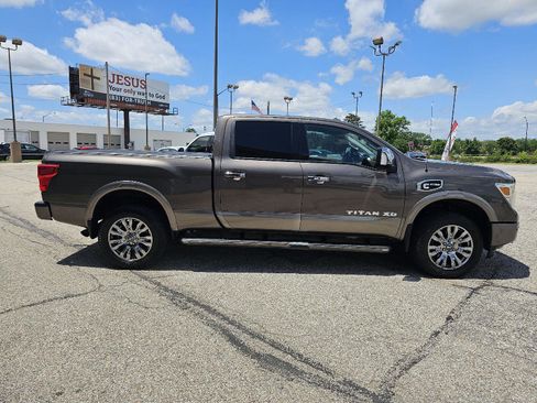 Used 2016 Nissan Titan Platinum Reserve image 4