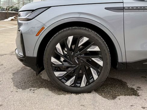 Used 2024 Lincoln Nautilus Reserve w/ Jet Appearance Package (87T) image 31