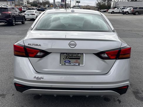 Used 2025 Nissan Altima 2.5 SV image 4