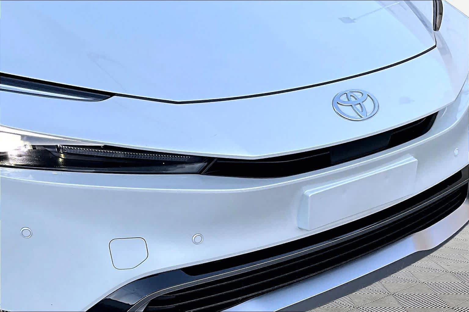Used 2026 Toyota Prius Plug-In Hybrid FWD image 30