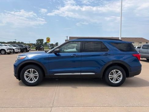 Used 2020 Ford Explorer XLT w/ Equipment Group 202A AWD/4WD image 6