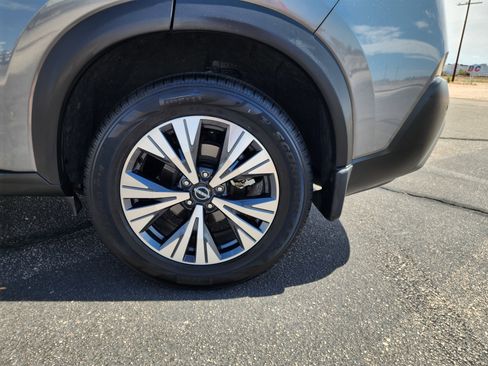 Used 2022 Nissan Rogue SV image 8