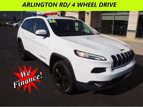Used 2016 Jeep Cherokee Latitude w/ Cold Weather Group AWD/4WD image 1