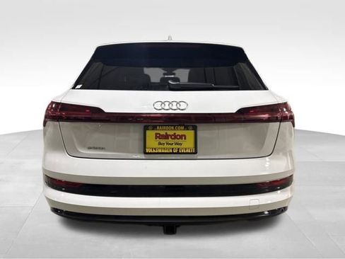 Used 2019 Audi e-tron Prestige w/ Prestige Package image 9