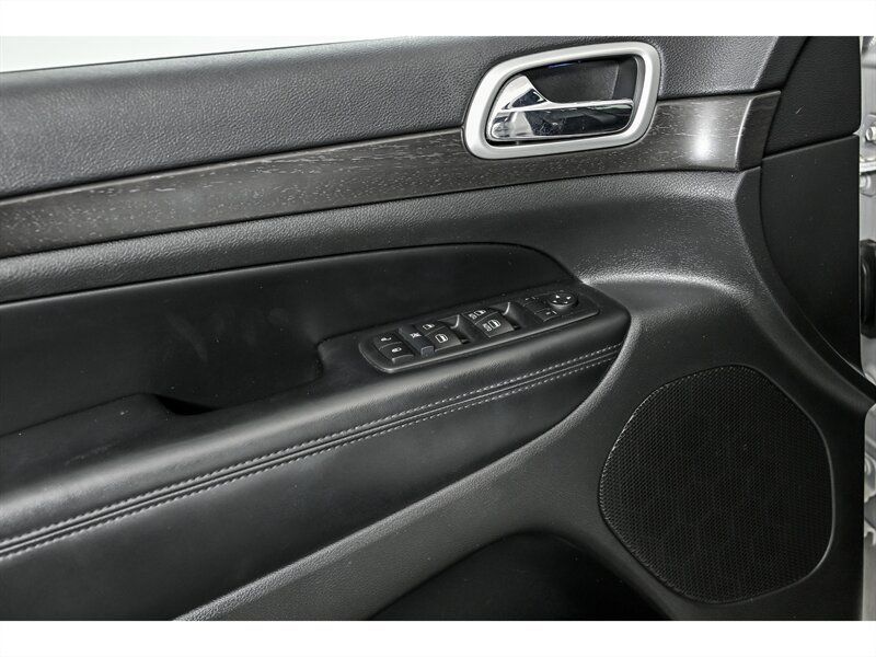Used 2015 Jeep Grand Cherokee Altitude AWD/4WD image 13