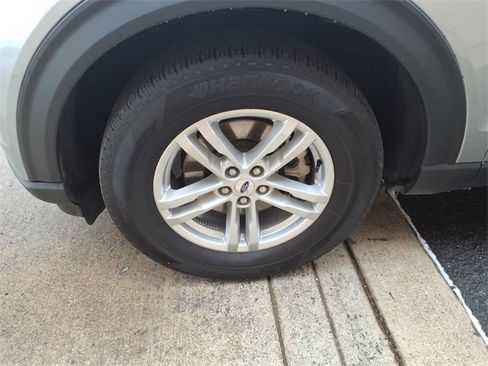 Used 2023 Ford Explorer XLT w/ Class IV Trailer Tow Package image 9