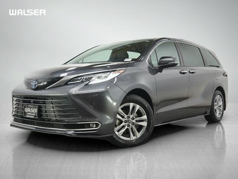 Used 2025 Toyota Sienna Limited AWD/4WD image 1