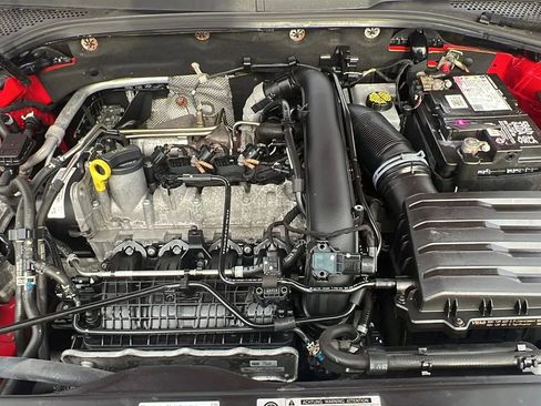 Used 2019 Volkswagen Golf SE image 35