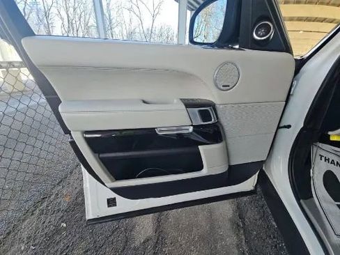 Used 2016 Land Rover Range Rover Supercharged image 11