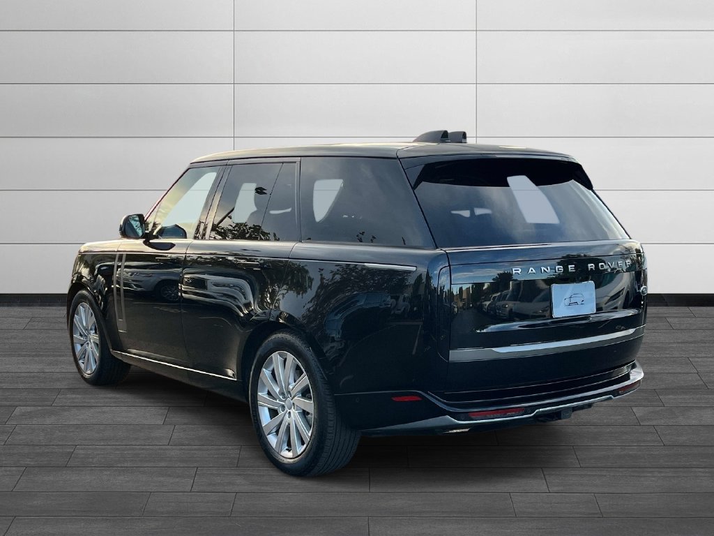 Used 2023 Land Rover Range Rover SE AWD/4WD image 3