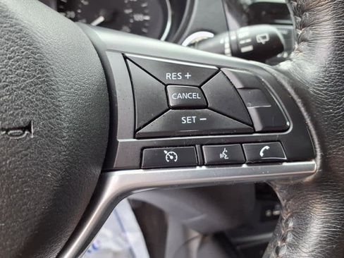 Used 2018 Nissan Rogue SV AWD/4WD image 19