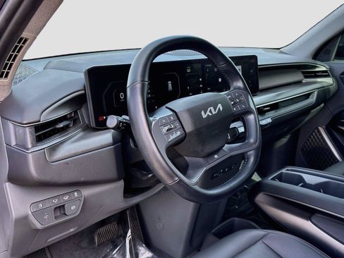 Used 2024 Kia EV9 Light Long Range RWD image 9