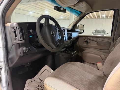 Used 2010 GMC Savana 3500 LT w/ LT Preferred Equipment Group RWD image 11