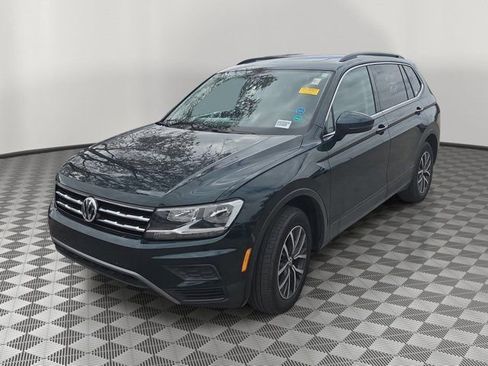 Used 2019 Volkswagen Tiguan SE w/ Panoramic Sunroof Package image 2