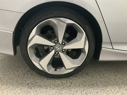 Used 2019 Honda Accord Touring image 11