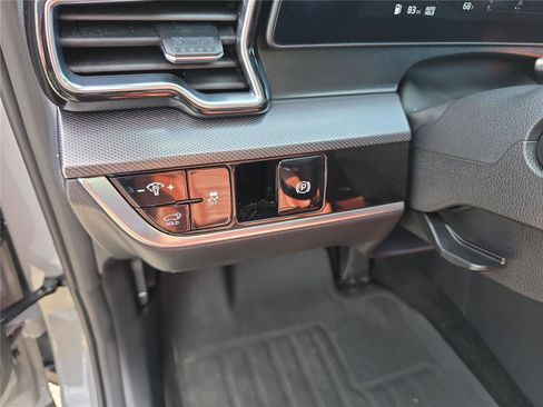 Used 2025 Kia Sportage SX AWD/4WD image 29
