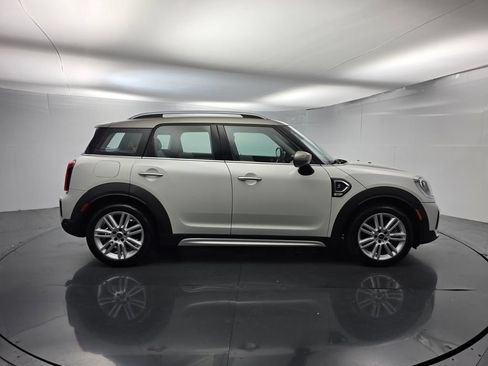Used 2024 MINI Cooper Countryman S w/ Signature Upholstery Package FWD image 3