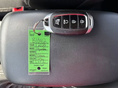 Used 2025 Hyundai Venue SEL FWD image 27