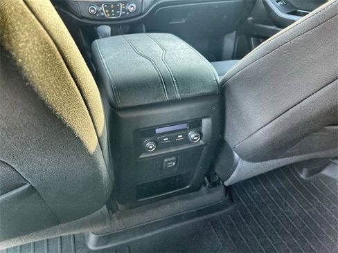 Used 2023 Chevrolet Traverse LT w/ Rear Camera Mirror Package image 20