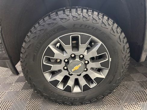 Used 2022 Chevrolet Silverado 2500 Custom w/ Custom Convenience Package image 35