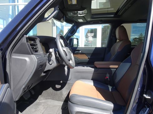 Used 2024 Lexus GX 550 w/ Accessory Package (2T) AWD/4WD image 8