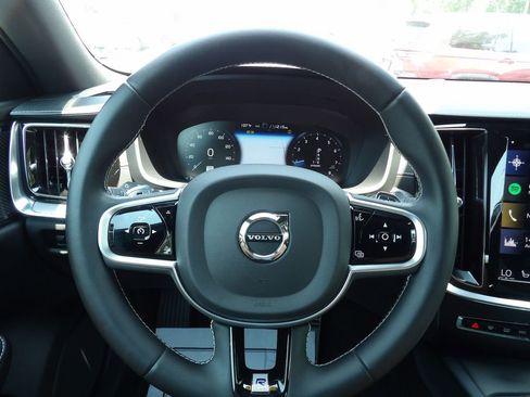 Used 2020 Volvo V60 T6 R-Design FWD image 16