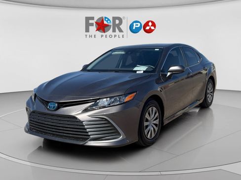 Used 2023 Toyota Camry LE image 1