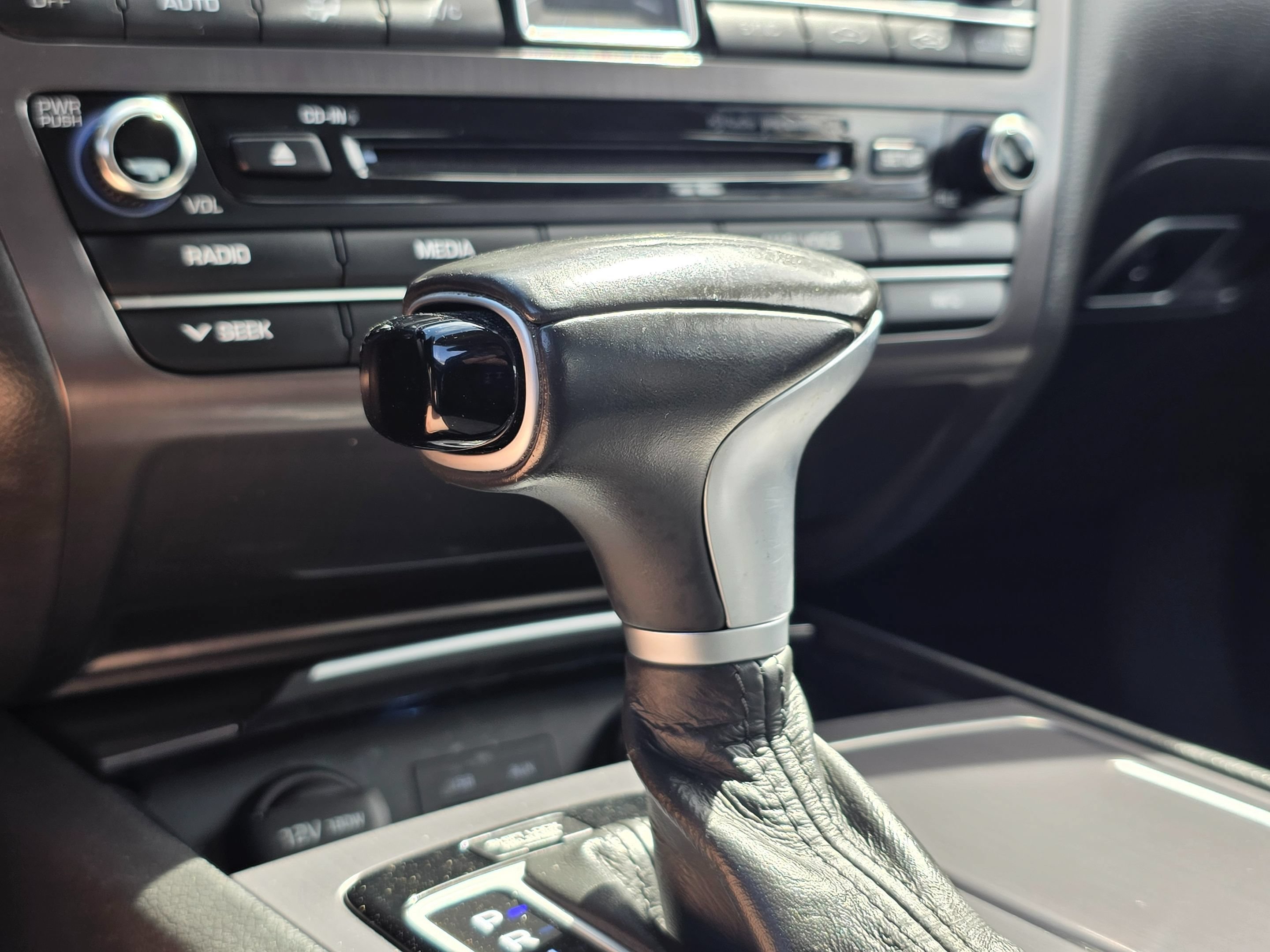 Used 2018 Genesis G80 3.8 RWD image 32